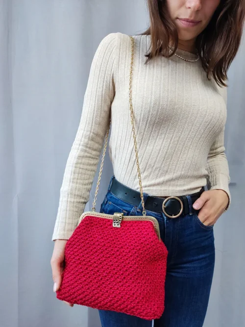 Χειροποίητη Πλεκτή Κόκκινη Τσάντα με Vintage Κούμπωμα και Χρυσή Αλυσίδα | CHRISARTI