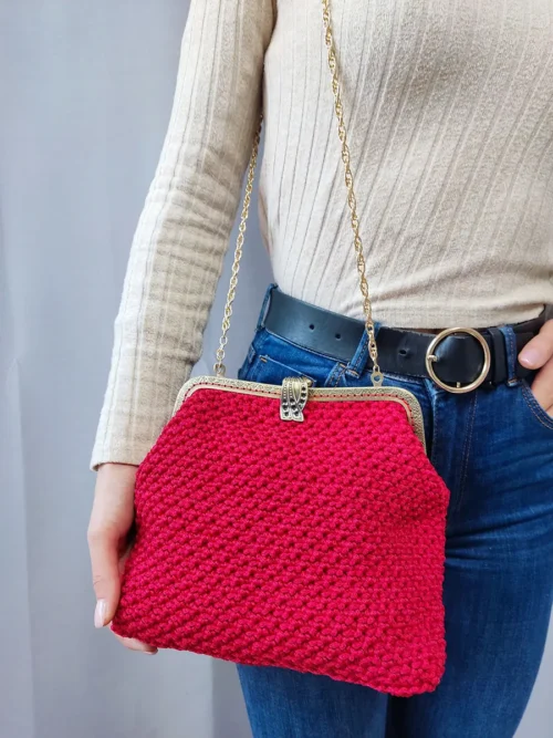Χειροποίητη Πλεκτή Κόκκινη Τσάντα με Vintage Κούμπωμα και Χρυσή Αλυσίδα | CHRISARTI