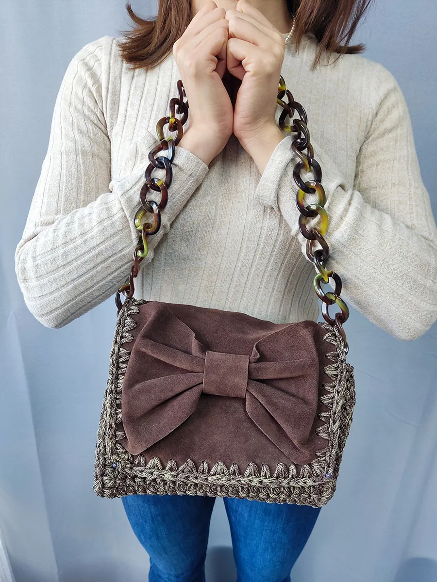 BAG-0031 (1) Χειροποίητη Πλεκτή Τσάντα σε Σκούρο Καφέ με Σουέτ Καπάκι και Φιόγκο | CHRISARTI