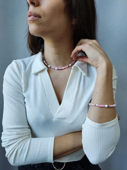 NECKLACE-0020 (1) Κολιέ τσόκερ με ροζ νεφρίτη & λευκά κοχύλια