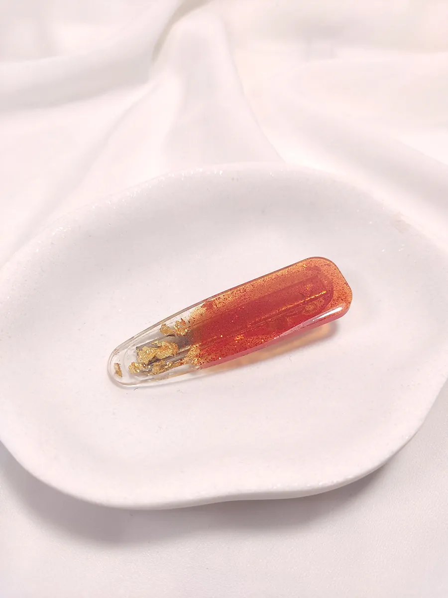 Κλιπ μαλλιών σε κόκκινο-χρυσό χρώμα