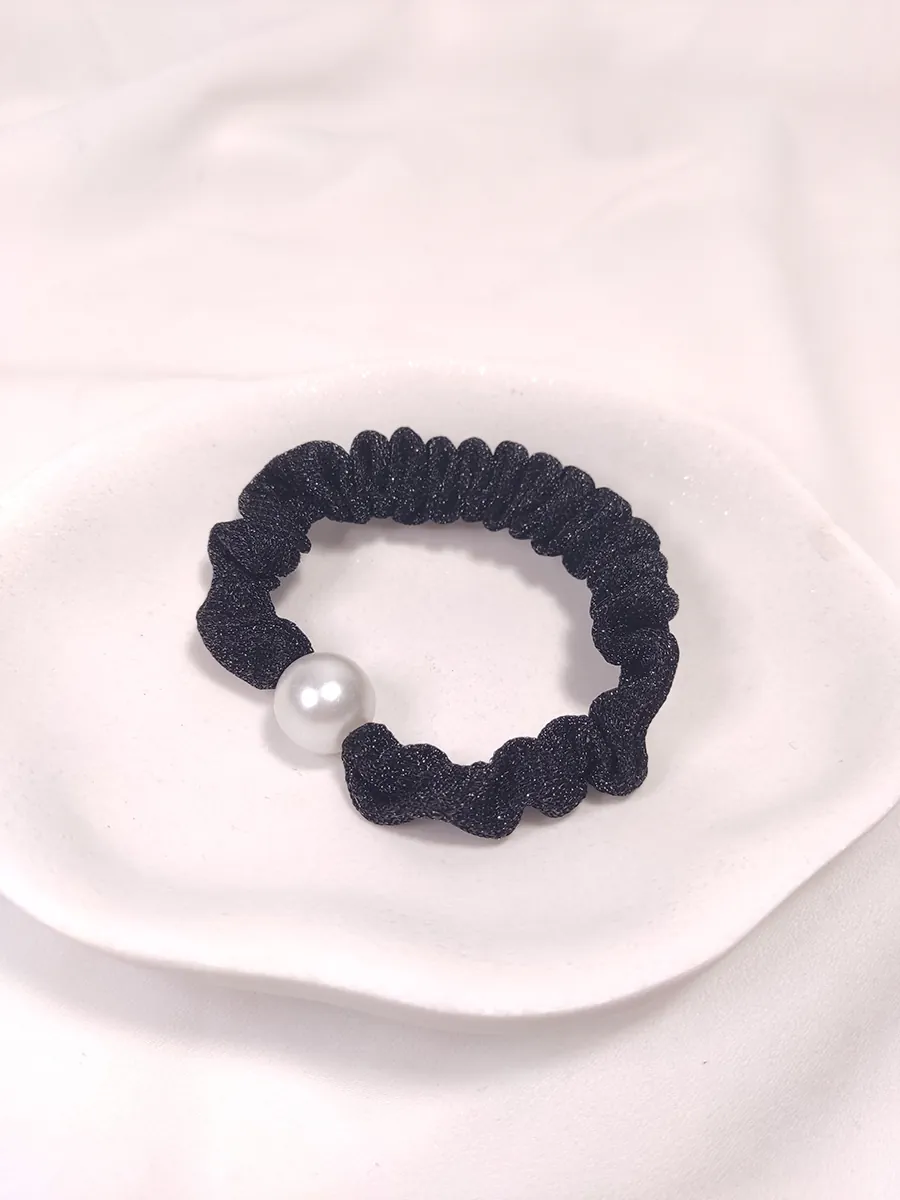 Scrunchie μαύρο γυαλιστερό με πέρλα Small
