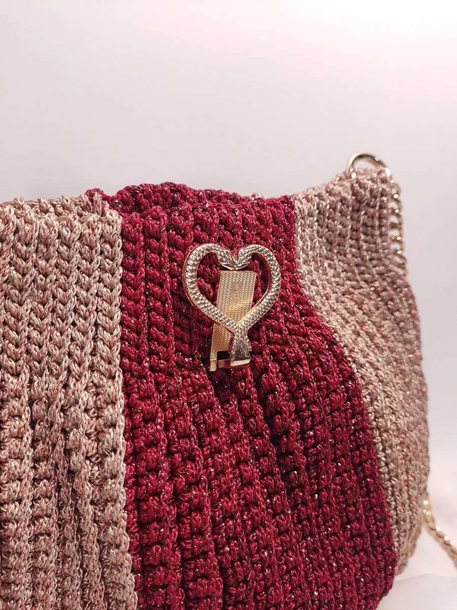 Χειροποίητη Πλεκτή Τσάντα σε Μπορντό-Μπεζ Χρώμα από Μεταλλόνημα με Χρυσές Λεπτομέρειες | CHRISARTI