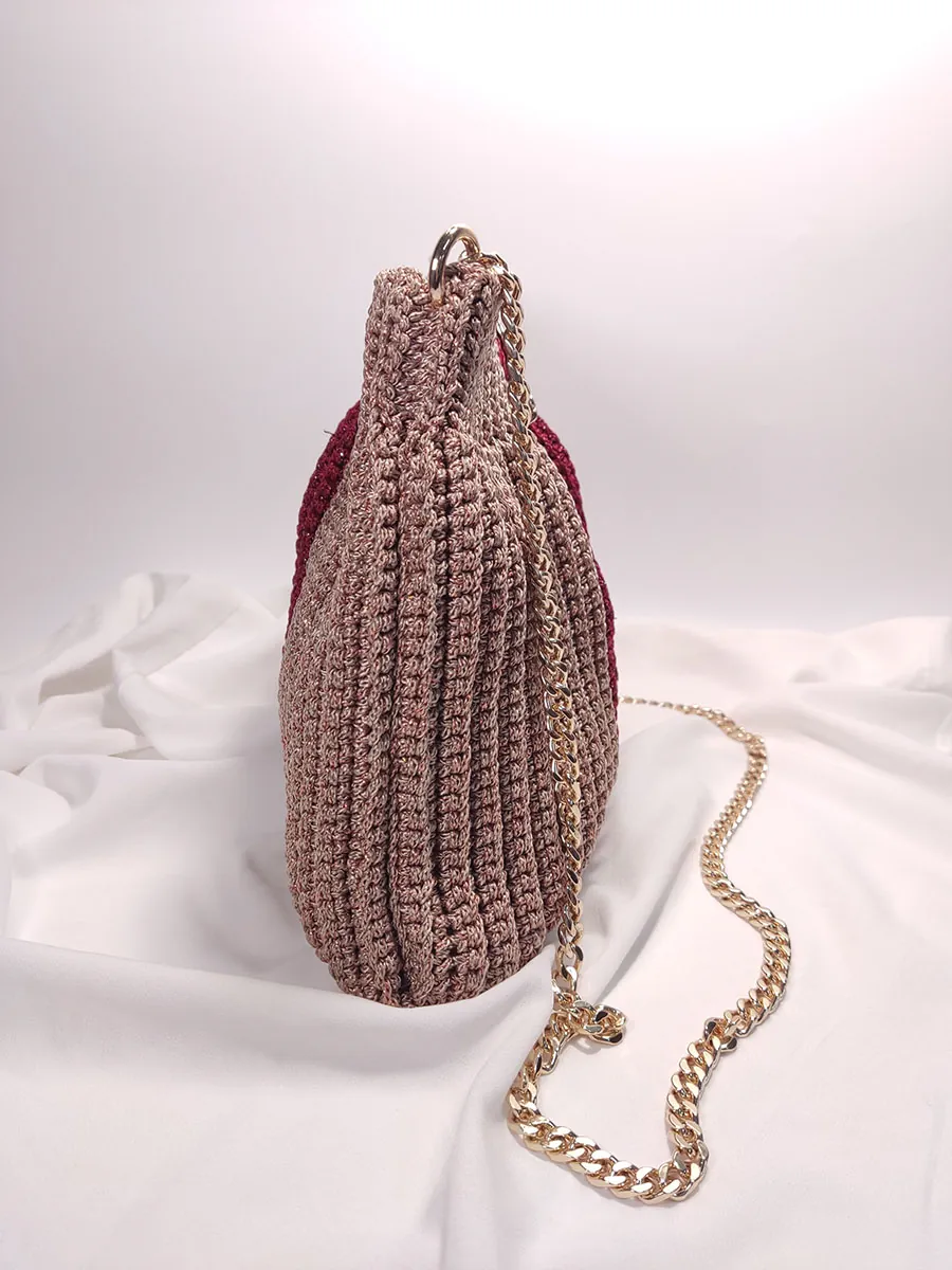 Χειροποίητη Πλεκτή Τσάντα σε Μπορντό-Μπεζ Χρώμα από Μεταλλόνημα με Χρυσές Λεπτομέρειες | CHRISARTI