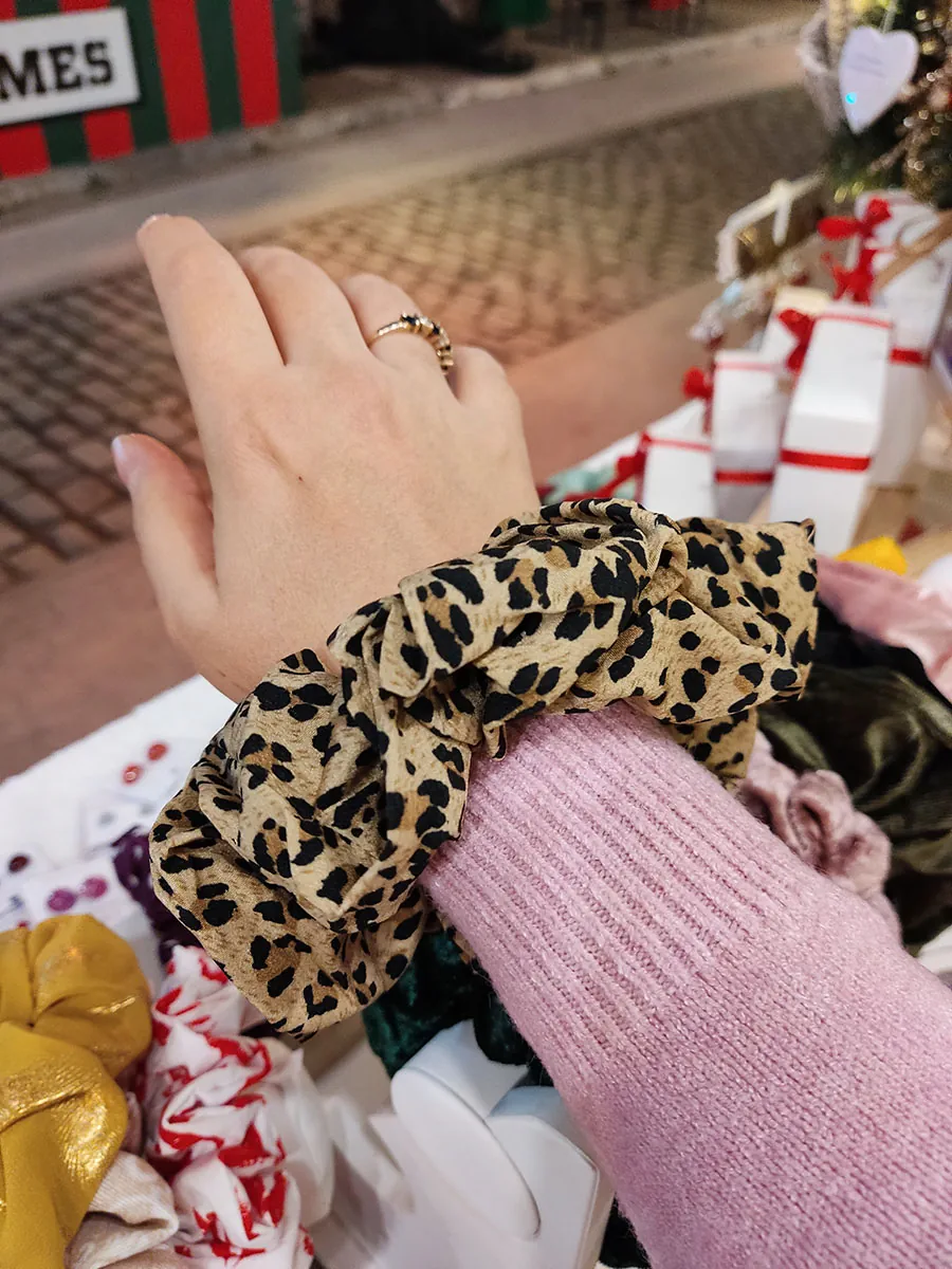 Scrunchie Λάστιχο μαλλιών σατέν καφέ με σχέδιο animal print Large