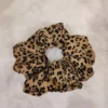 Scrunchie Λάστιχο μαλλιών σατέν καφέ με σχέδιο animal print Large