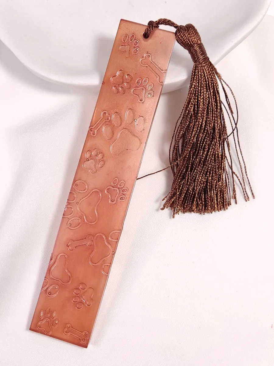 Σελιδοδείκτης καφέ με ανάγλυφες πατούσες σκύλου