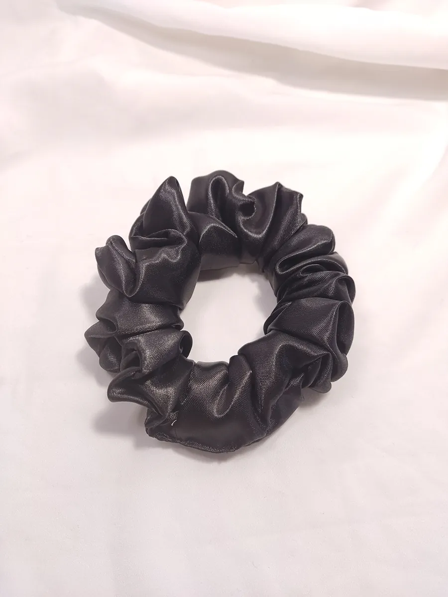 Scrunchie Λάστιχο μαλλιών σατέν μαύρο 2 μεγέθη