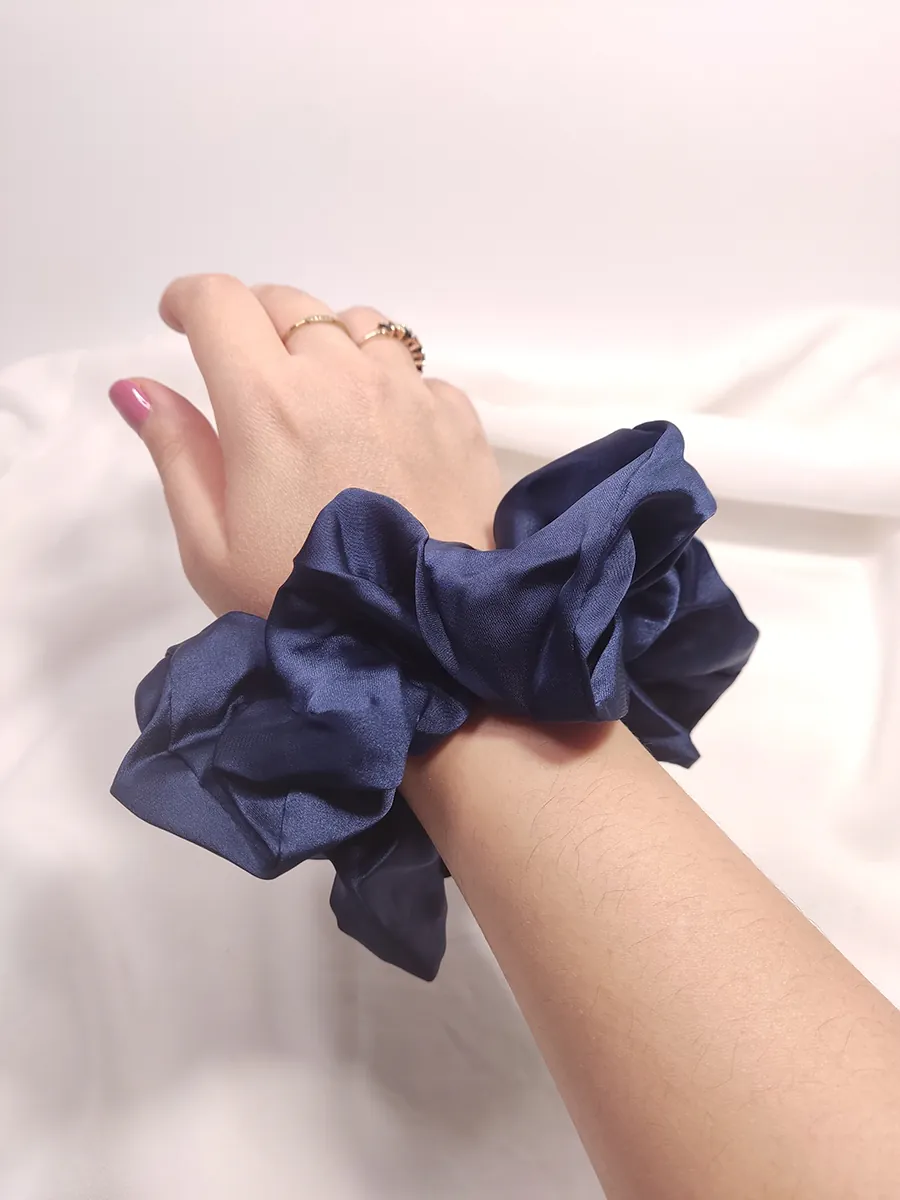 Scrunchie Λάστιχο μαλλιών λεπτό σατέν σκούρο μπλε Large