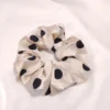 SCRUNCHIES-0067 Scrunchie Λάστιχο μαλλιών λεπτό σατέν πουά Medium 2 χρώματα
