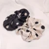 SCRUNCHIES-0068 (1) Scrunchie Λάστιχο μαλλιών λεπτό σατέν πουά Medium 2 χρώματα