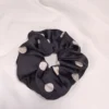 SCRUNCHIES-0068 (2) Scrunchie Λάστιχο μαλλιών λεπτό σατέν πουά Medium 2 χρώματα