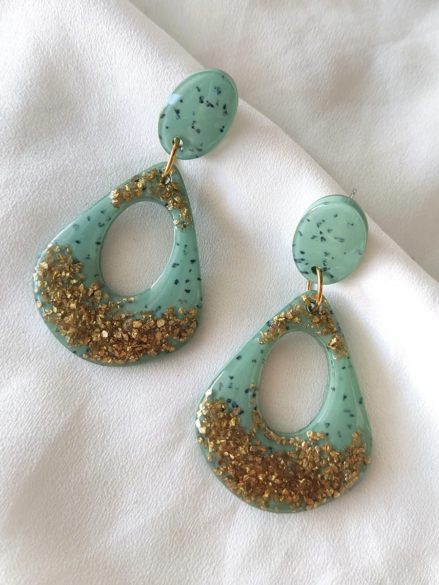 EARRINGKR-0002-3 (2) Σκουλαρίκια ατσάλινα κρεμαστά από ρητίνη με χρυσά πετραδάκια