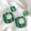 EARRINGKR-0003 (2) Σκουλαρίκια ατσάλινα κρεμαστά από ρητίνη ακανόνιστο σχήμα πράσινα