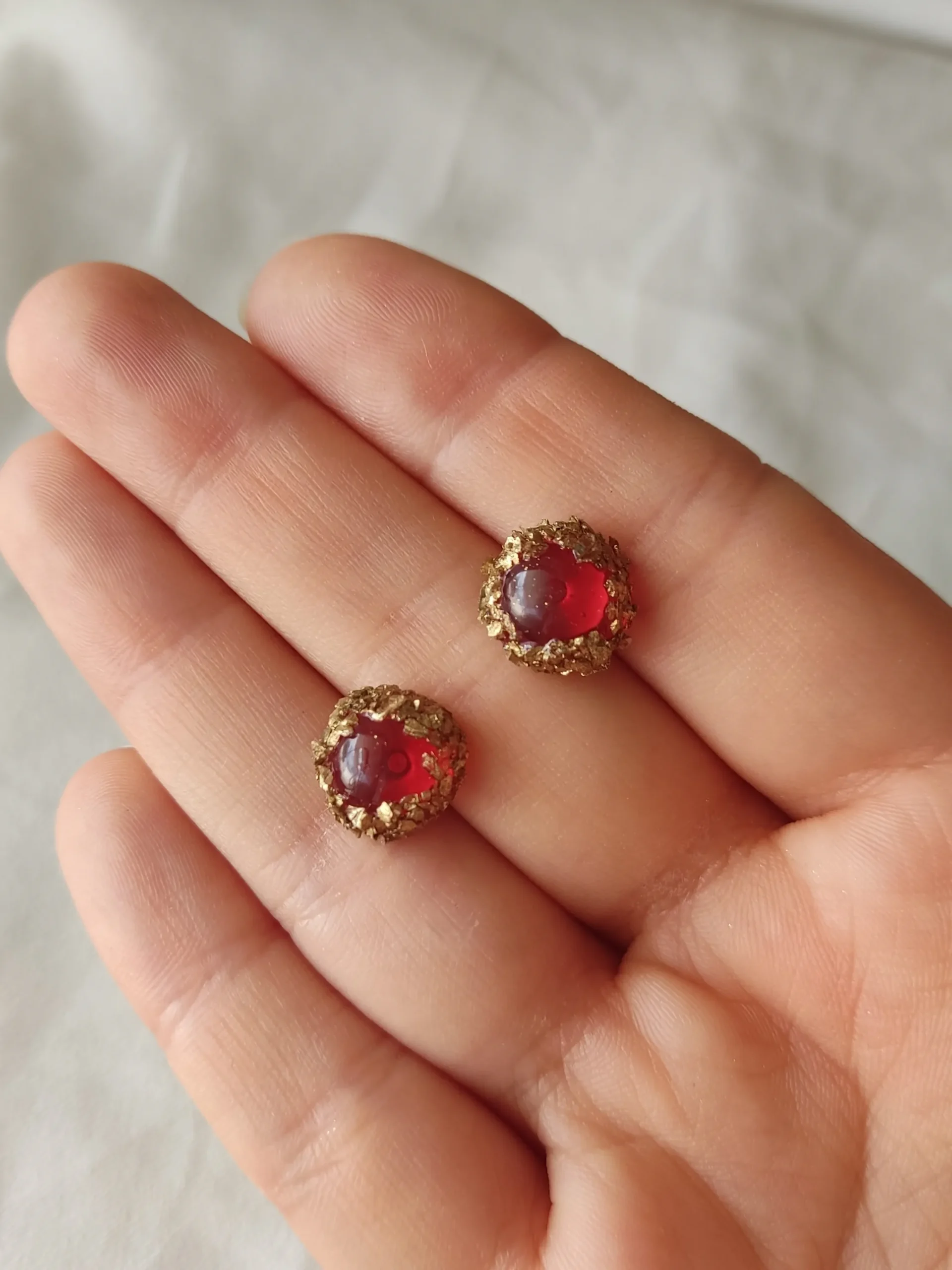 EARRINGKRF-0011S Κόκκινα Ατσάλινα Σκουλαρίκια Υγρού Γυαλιού με Χρυσά Πετραδάκια