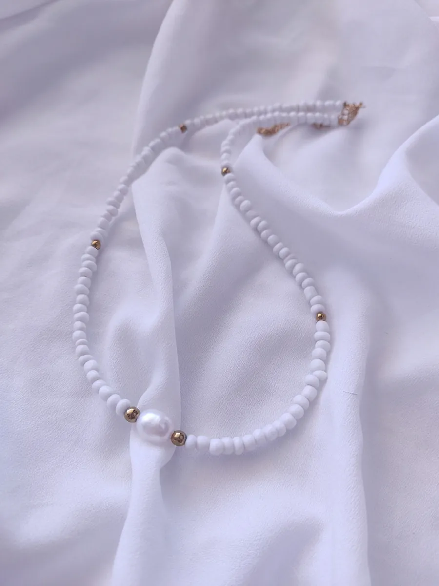 Χειροποίητο Κολιέ με Γυάλινες Χάντρες και Φυσικό Μαργαριτάρι Καλλιέργειας | CHRISARTI