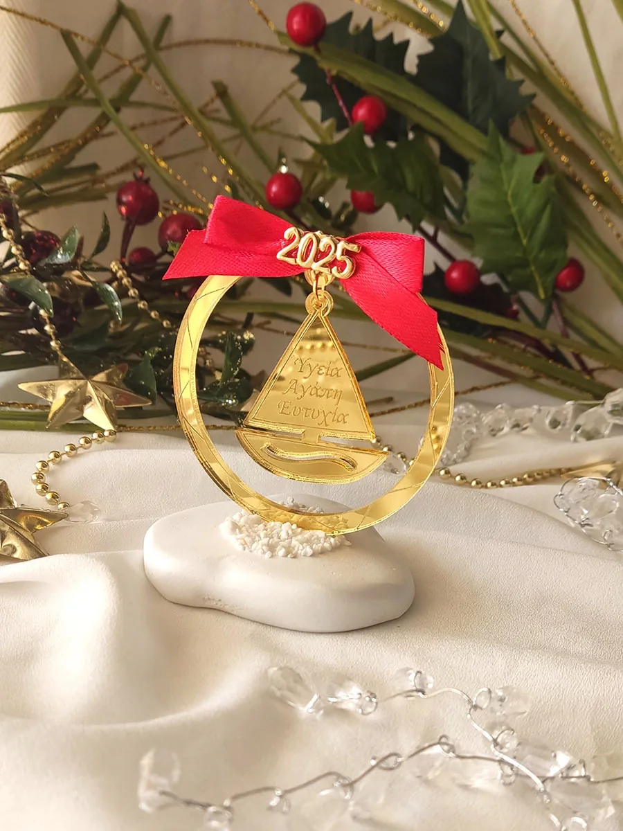 XMAS24-0009 Γούρι με κρεμαστό καραβάκι σε βότσαλο