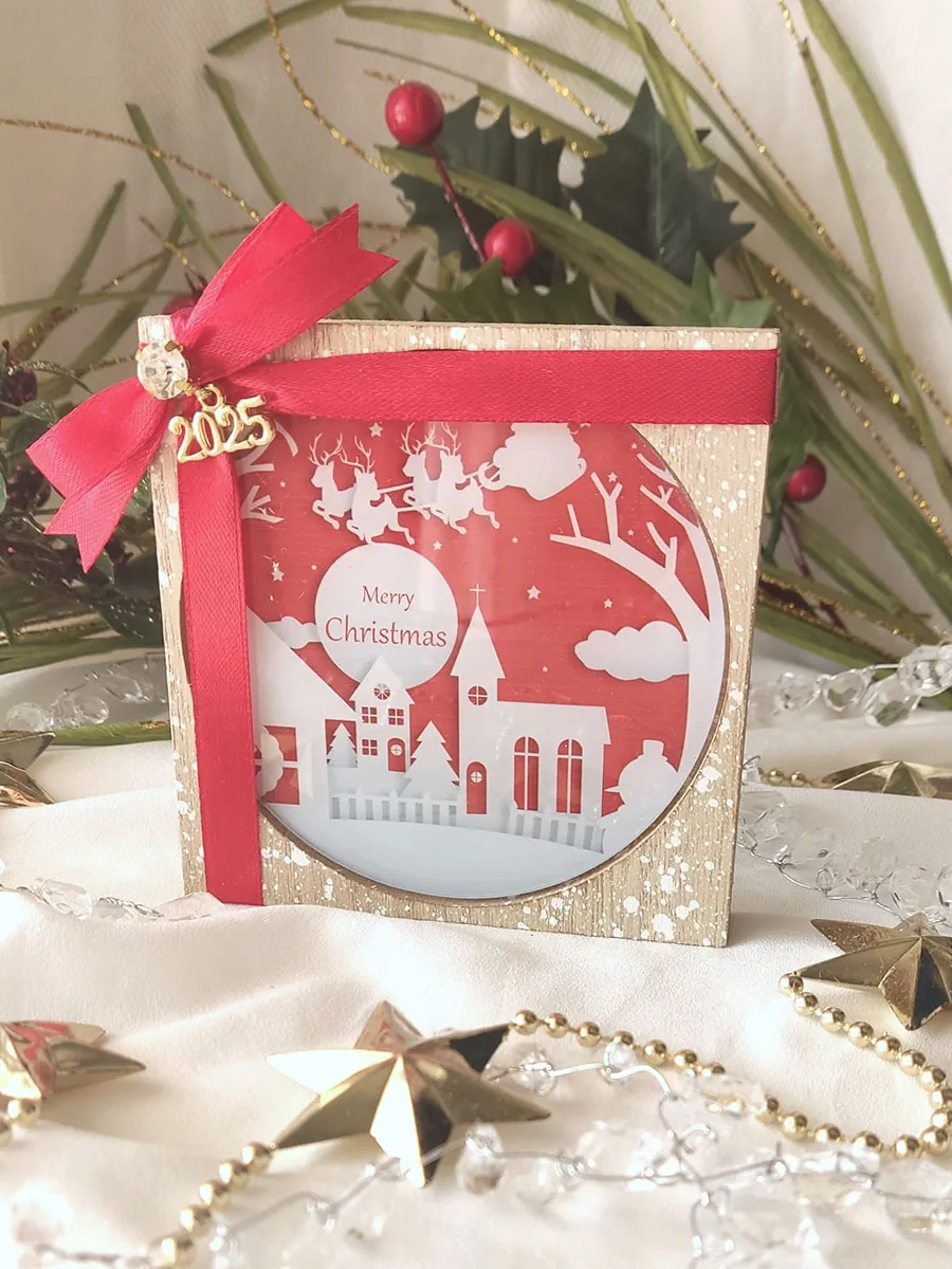 Γούρι 2026 ξύλινο με χριστουγεννιάτικη σκηνή