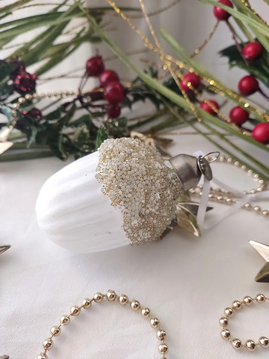 XMAS24-0022 (1) Γυάλινο στολίδι βελανίδι για χριστουγεννιάτικο δέντρο με χρυσό glitter 4,5εκ | CHRISARTI