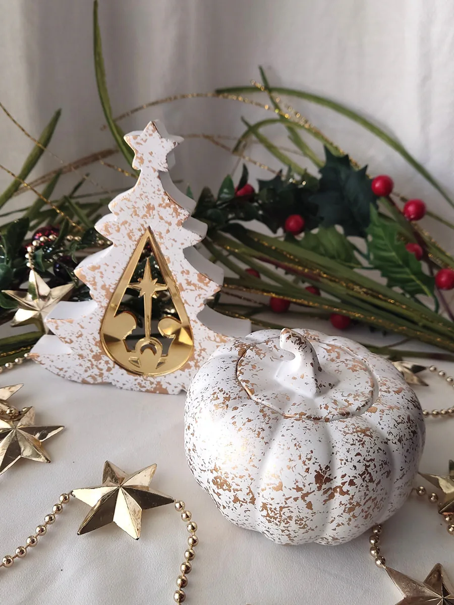 Επιτραπέζιο Κεραμικό Χριστουγεννιάτικο Δέντρο Διακόσμησης με Σκηνή Θείας Γέννησης | CHRISARTI