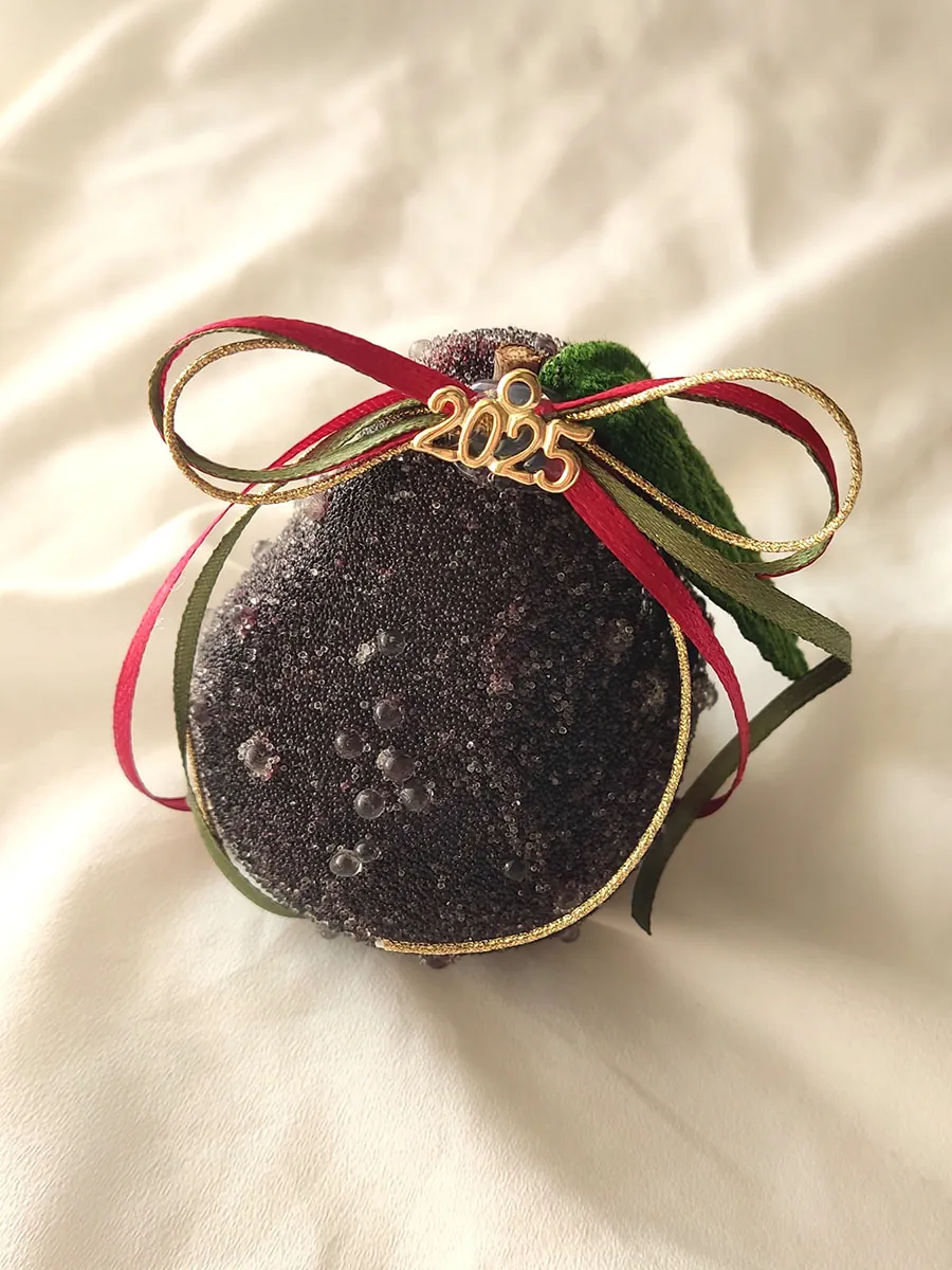 Γούρι 2026 μπορντό φρούτο (μήλο, αχλάδι ή ρόδι)