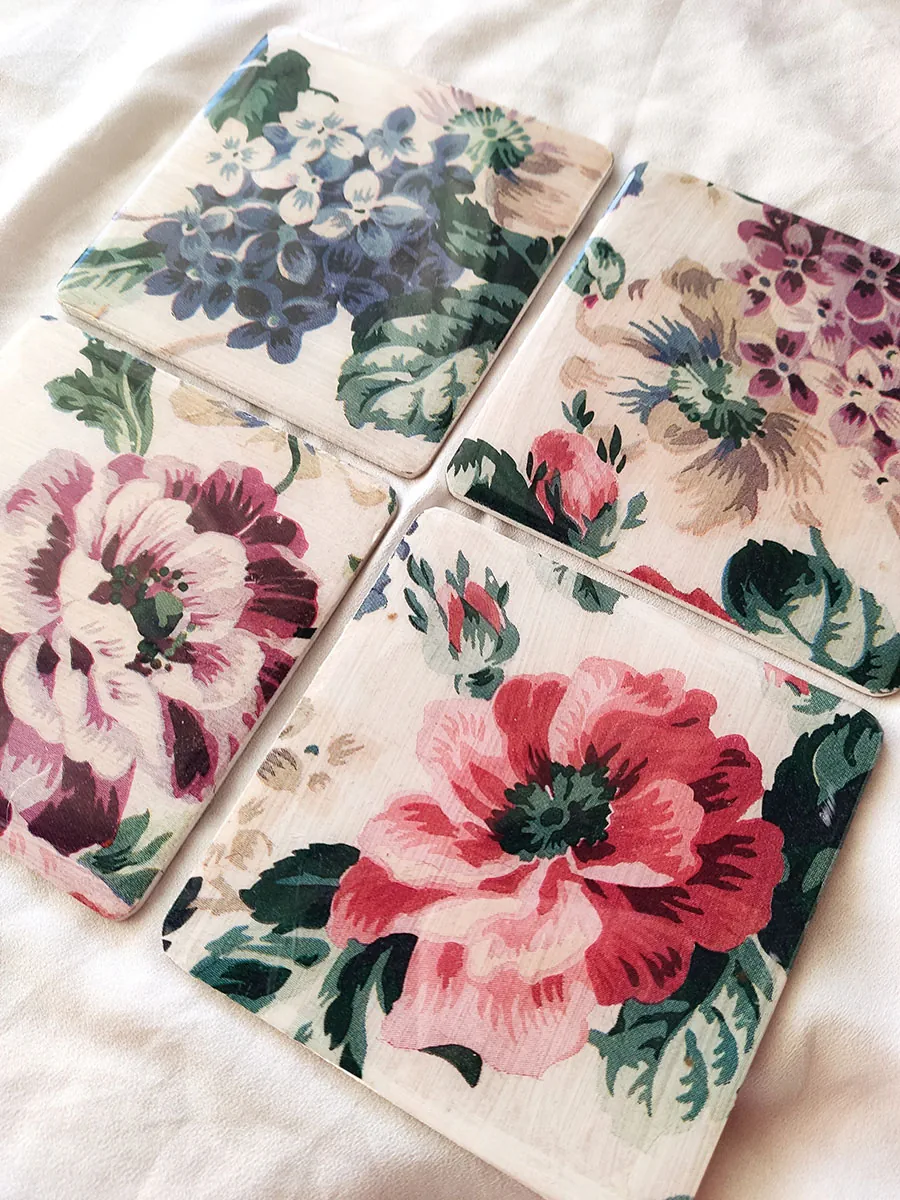 Σουβέρ ξύλινα λουλούδια σετ 4 τμχ