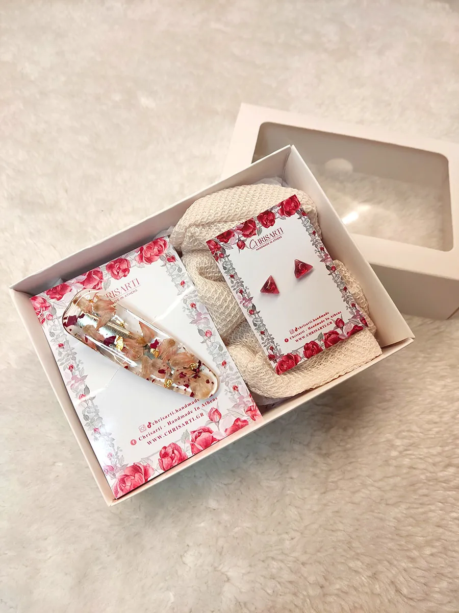 AMYSTERYBOX-0001M (1) Mystery Box με Ατσάλινα Σκουλαρίκια και Αξεσουάρ Μαλλιών – Εκπλήξεις σε Τρία Μεγέθη | CHRISARTI