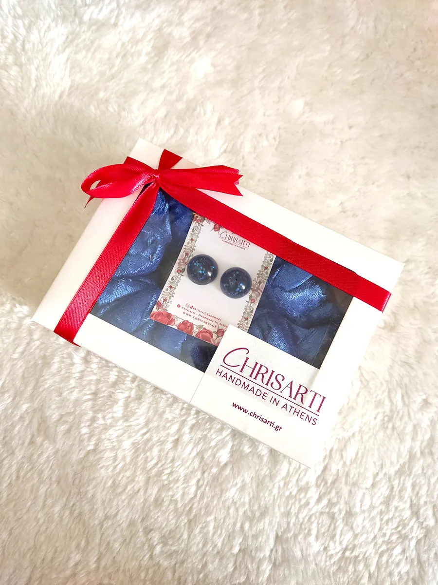 AMYSTERYBOX-0003S (3) Mystery Box με Ατσάλινα Σκουλαρίκια και Αξεσουάρ Μαλλιών – Εκπλήξεις σε Τρία Μεγέθη | CHRISARTI