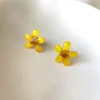 Σκουλαρίκια ατσάλινα καρφάκια με αληθινά κίτρινα λουλούδια | Blossom Jewelry Collection