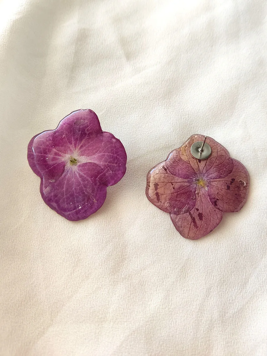 Χειροποίητα Ατσάλινα Σκουλαρίκια με Αληθινά Άνθη Φούξια Ορτανσίας – Blossom Jewelry Collection | CHRISARTI