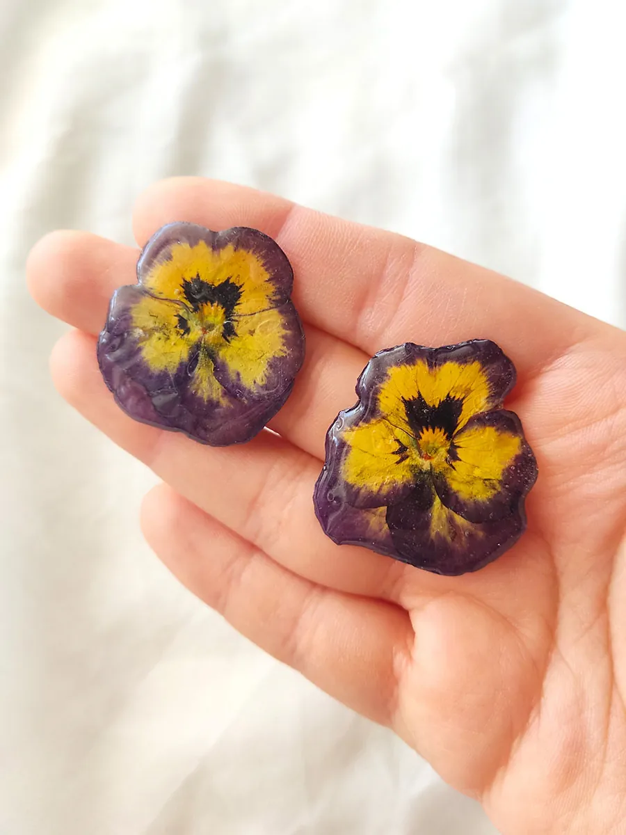 BL_EARRINGS-0003S (2) Σκουλαρίκια Ατσάλινα Καρφάκια με Αληθινά Μοβ-Κίτρινα Άνθη Πανσέ - 2 Μεγέθη | Blossom Jewelry Collection