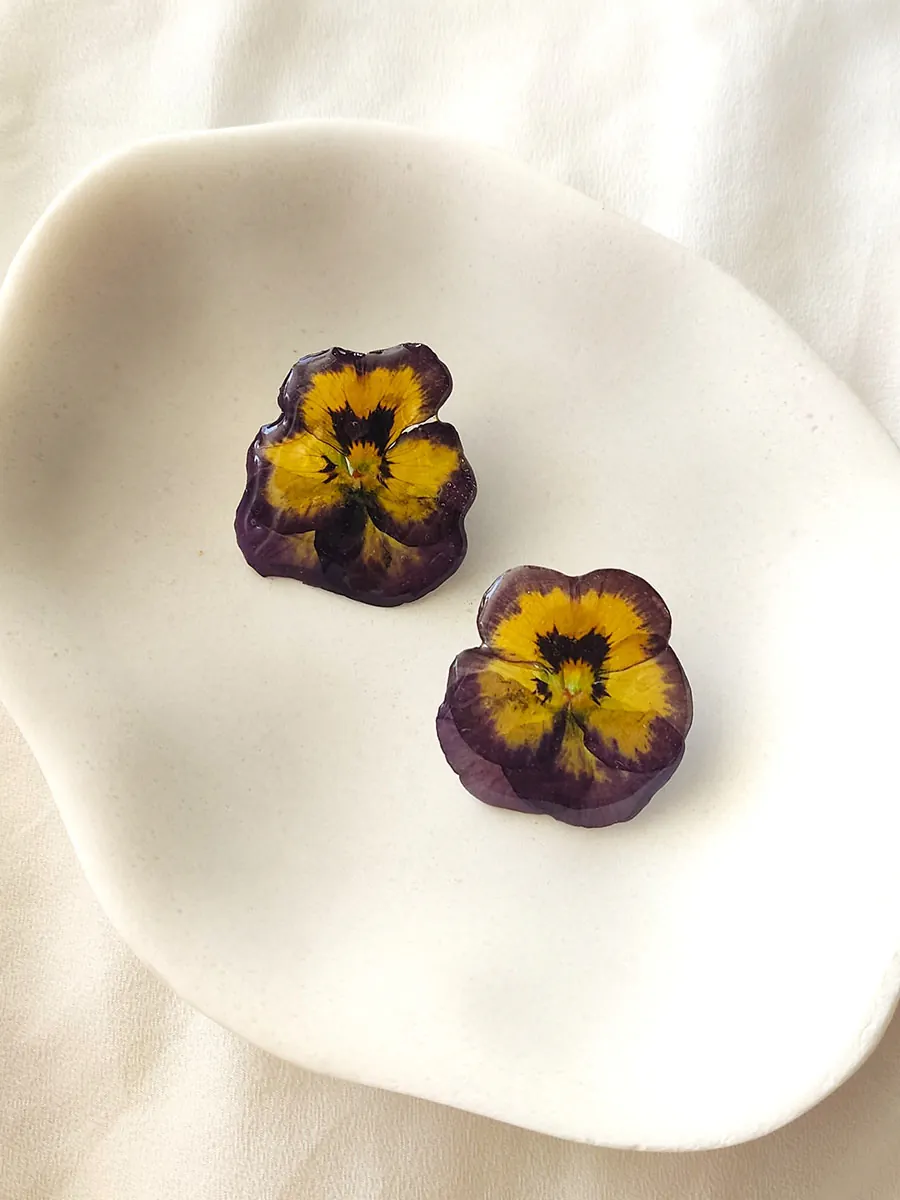 BL_EARRINGS-0003S Σκουλαρίκια Ατσάλινα Καρφάκια με Αληθινά Μοβ-Κίτρινα Άνθη Πανσέ - 2 Μεγέθη | Blossom Jewelry Collection
