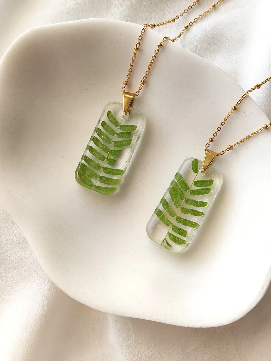 BL_NECKLACES-0001_3 (2) Μενταγιόν με πράσινα φύλλα δέντρου - διάφορα σχήματα | Blossom Jewelry Collection
