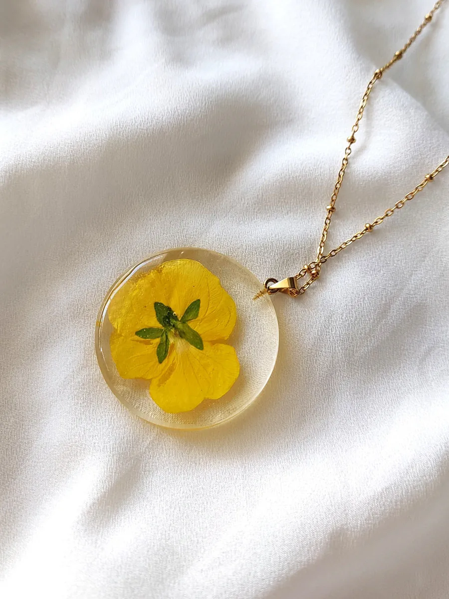 BL_NECKLACES-0002 (2) Ατσάλινο Μενταγιόν με Αληθινό Κίτρινο Λουλούδι σε Υγρό Γυαλί | Blossom Jewelry Collection | CHRISARTI