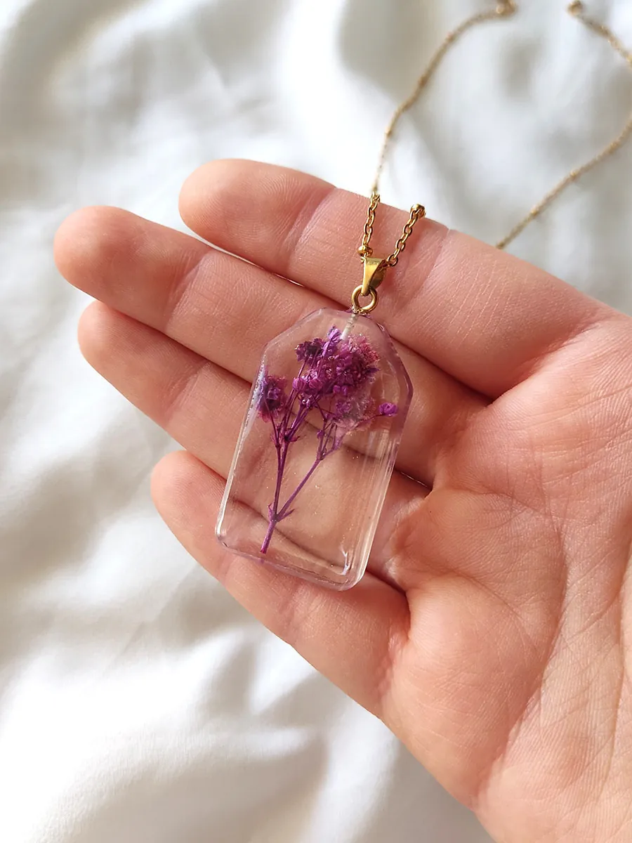 BL_NECKLACES-0003 (2) Μενταγιόν με αληθινά άνθη μοβ γυψοφίλης | Blossom Jewelry Collection