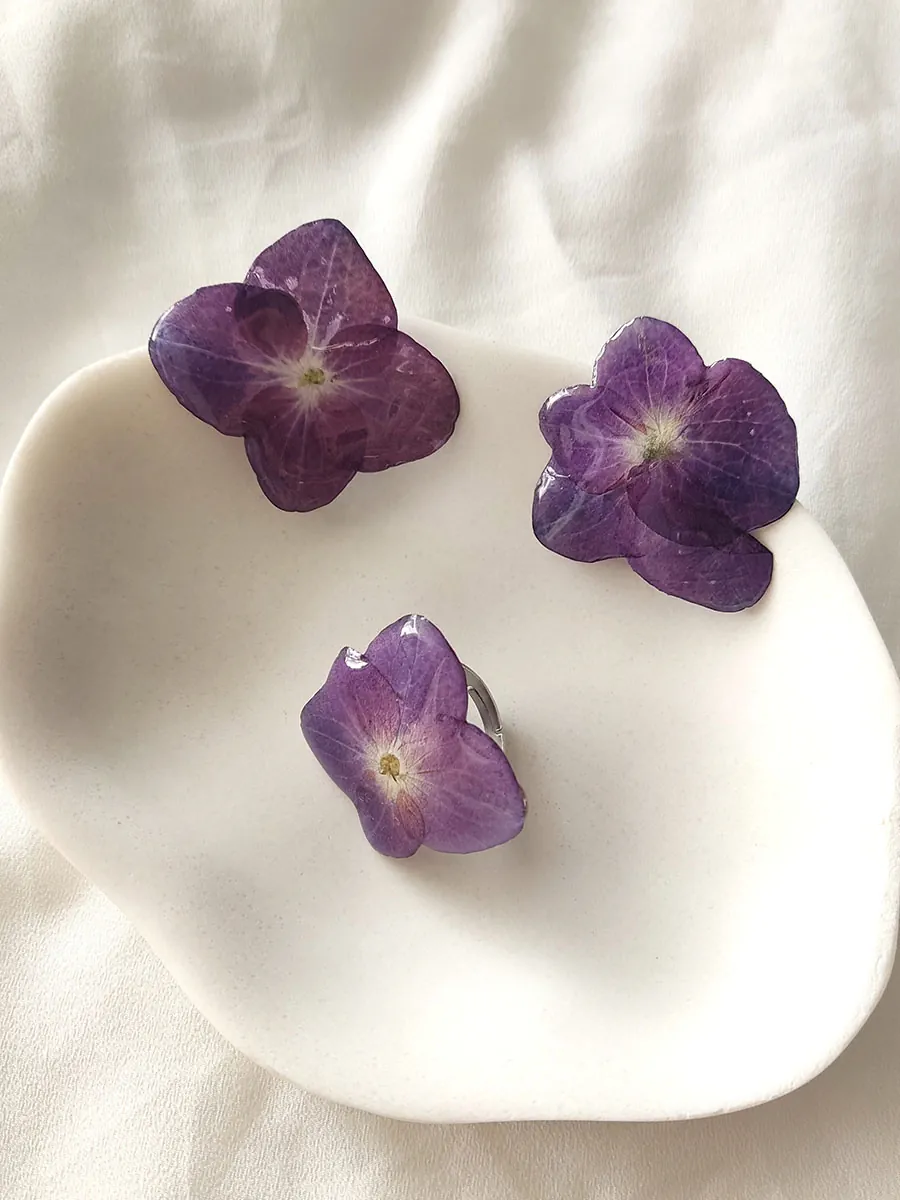 Χειροποίητα Ατσάλινα Σκουλαρίκια με Μοβ Άνθη Ορτανσίας | CHRISARTI Blossom Jewelry Collection