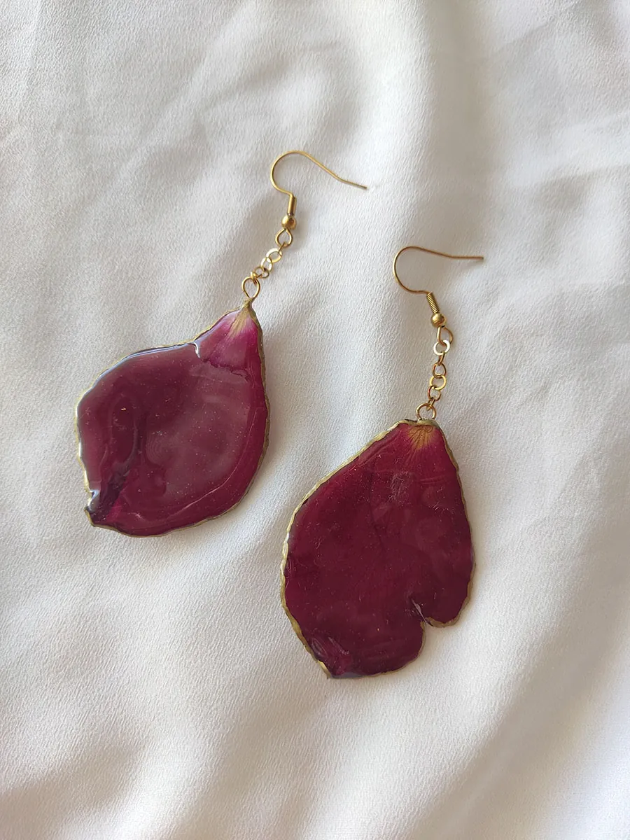 BL_EARRINGS-0005 (3) Σκουλαρίκια Ατσάλινα Κρεμαστά με Αληθινά Πέταλλα Κόκκινου Τριαντάφυλλου - 2 Σχέδια | Blossom Jewelry Collection | CHRISARTI