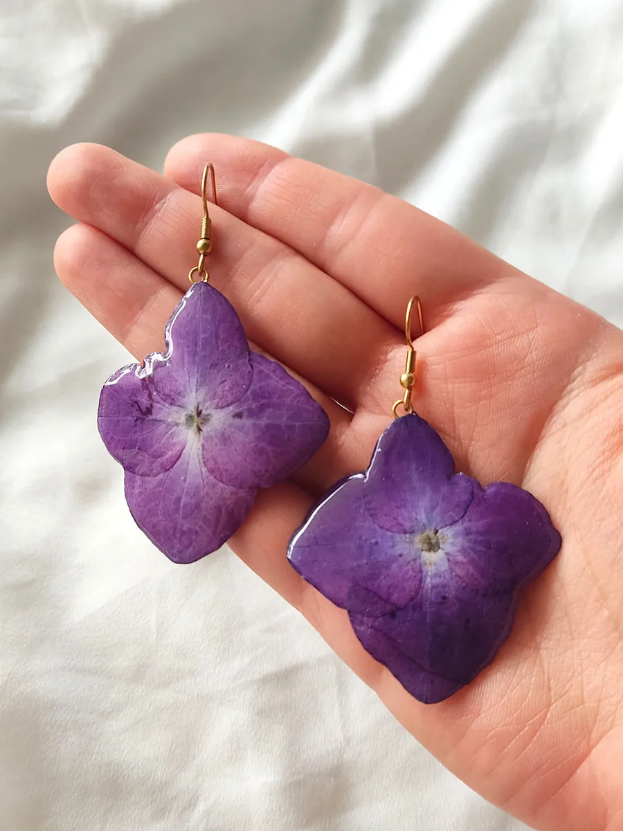 Σκουλαρίκια Ατσάλινα Κρεμαστά με Αληθινά Άνθη Μοβ Ορτανσίας | Blossom Jewelry Collection | CHRISARTI