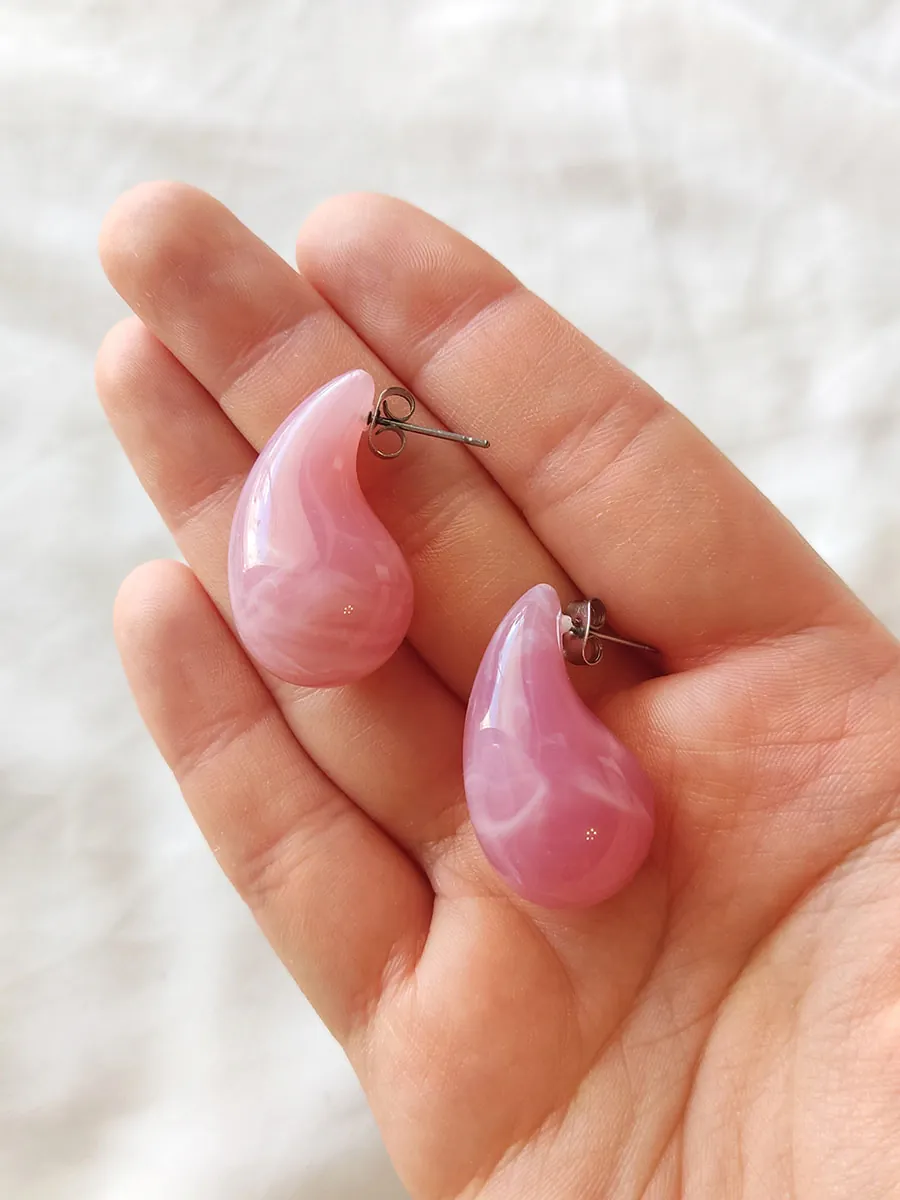 EARRINGKRF-0038 (4) Ατσάλινα Σκουλαρίκια Σταγόνα σε Ροζ με Λευκά Νερά | CHRISARTI