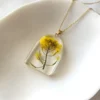 Μενταγιόν με αληθινά κίτρινα αγριολούλουδα | Blossom Jewelry Collection
