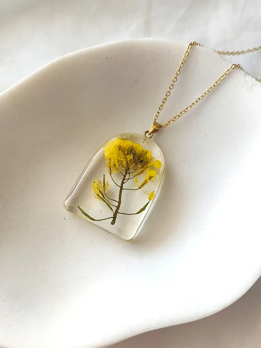 BL_NECKLACES-0019 Μενταγιόν με αληθινά κίτρινα αγριολούλουδα | Blossom Jewelry Collection