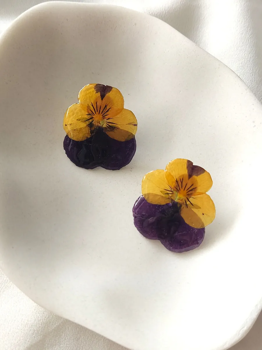 Σκουλαρίκια ατσάλινα καρφάκια με δίχρωμα άνθη πανσέ - μοβ-κίτρινο | Blossom Jewelry Collection (Αντιγραφή)