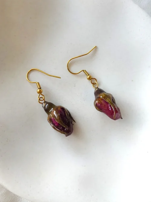 BL_EARRINGS-0009 (1) Σκουλαρίκια ατσάλινα κρεμαστά με αληθινά μπουμπούκια τριαντάφυλλου | Blossom Jewelry Collection