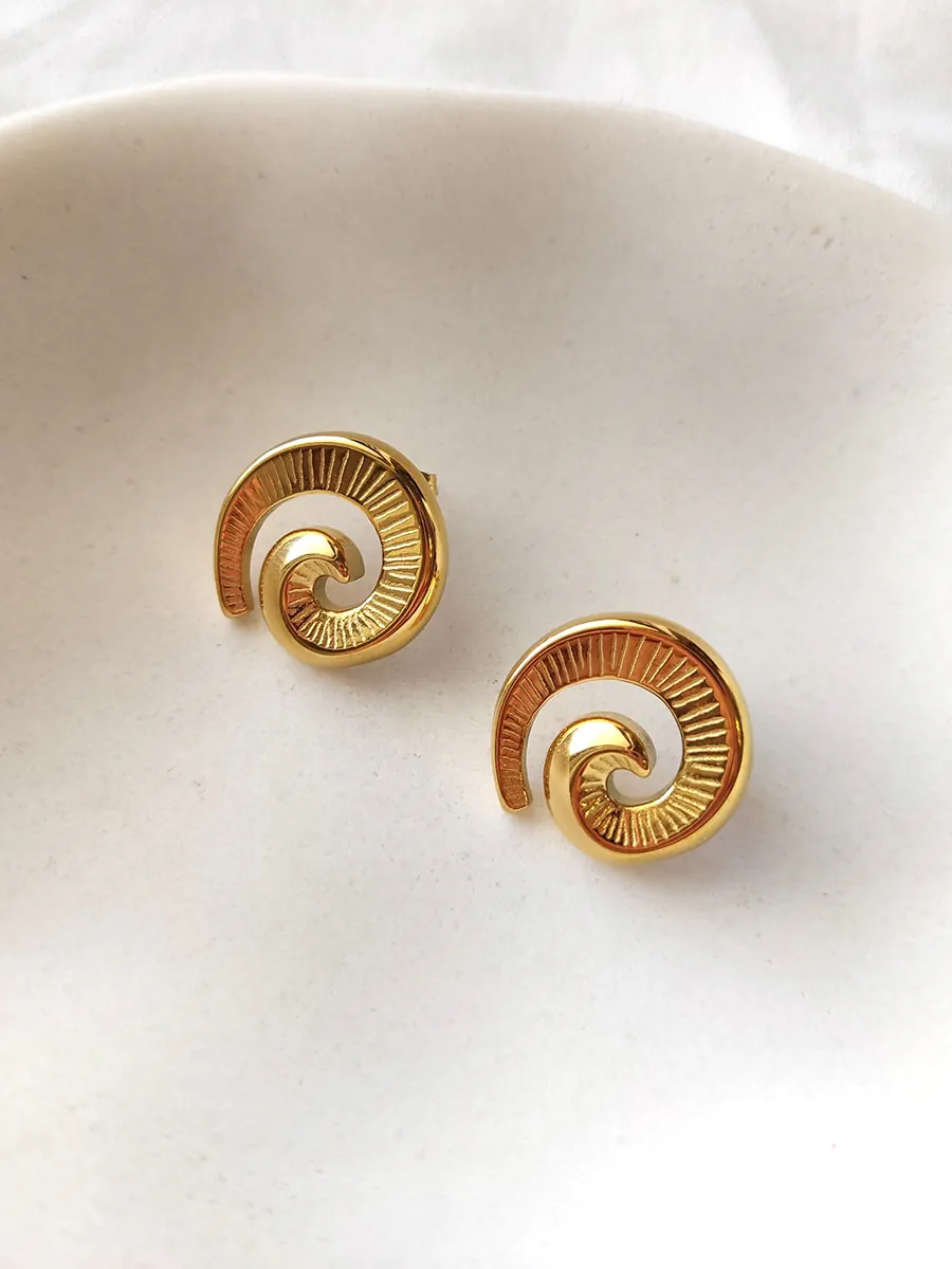 EARRINGKRF-0043 (1) Σκουλαρίκια ατσάλινα καρφάκια στριφογυριστά χρυσά