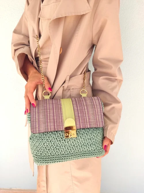 BAG-0028 (2) Πλεκτή Τσάντα Ώμου σε Βεραμάν Χρώμα με Χρυσή Αλυσίδα και Δίχρωμο Καπάκι από Δερματίνη | CHRISARTI