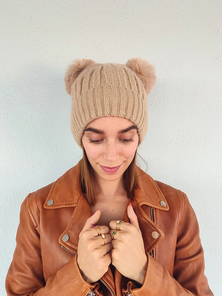 Μονόχρωμο Σκουφί με Δύο Φούντες και Επένδυση – 3 αποχρώσεις | CHRISARTI