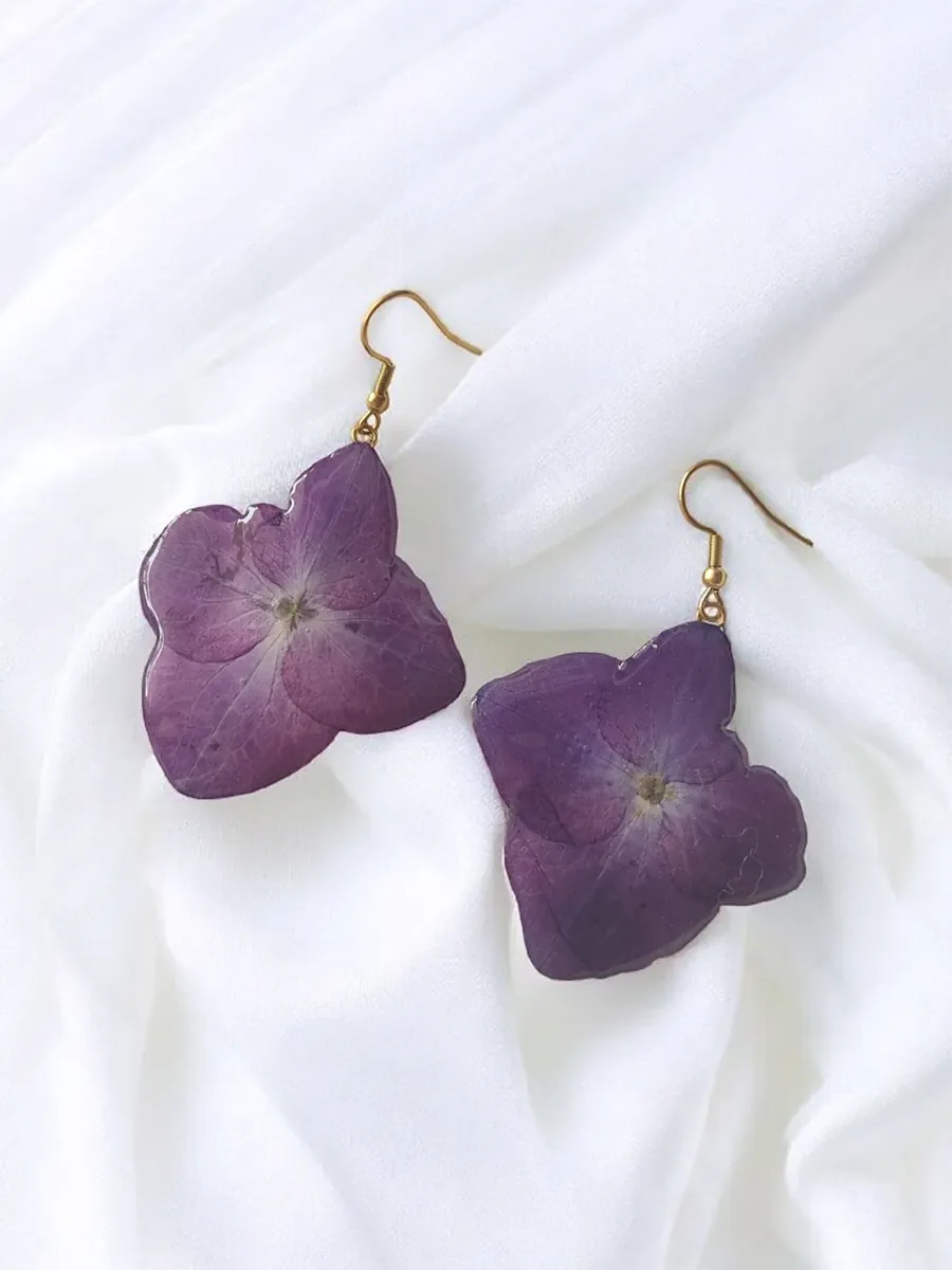 Σκουλαρίκια ατσάλινα κρεμαστά με αληθινά άνθη μοβ ορτανσίας | Blossom Jewelry Collection | CHRISARTI