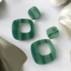 EARRINGKR-0003 Σκουλαρίκια ατσάλινα κρεμαστά από ρητίνη ακανόνιστο σχήμα πράσινα