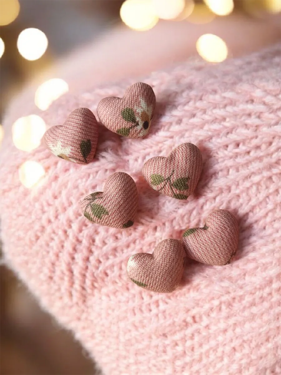 Σκουλαρίκια ατσάλινα καρφάκια υφασμάτινη καρδιά ροζ