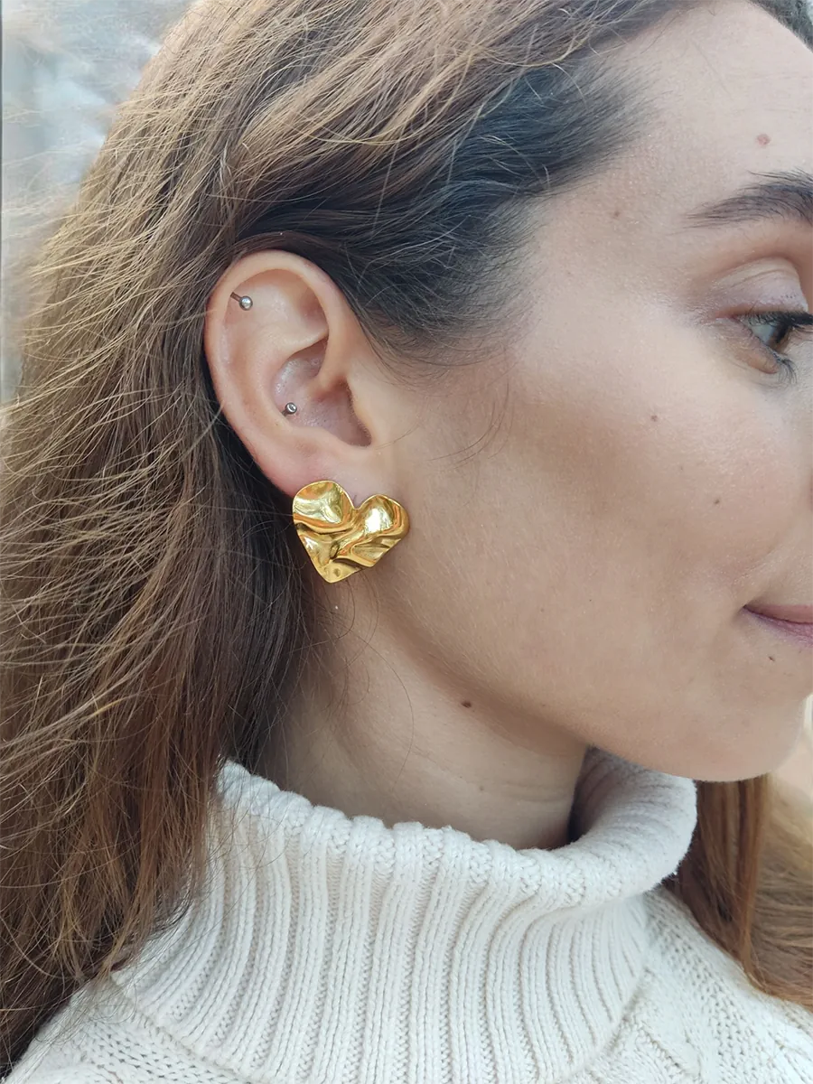 Ατσάλινα Σκουλαρίκια Χρυσή Τσαλακωμένη Καρδιά | Heartbeat Collection | CHRISARTI